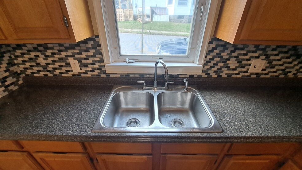 Building Photo - 99 Short St