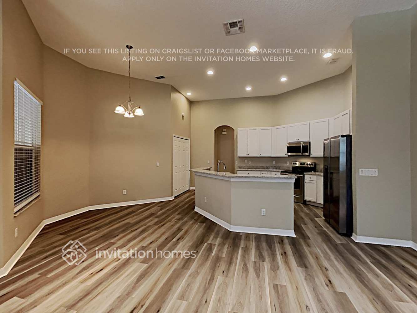 Building Photo - 13407 Paloma Dr