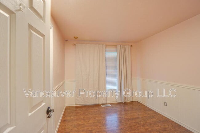 Building Photo - 9412 NE 8th St