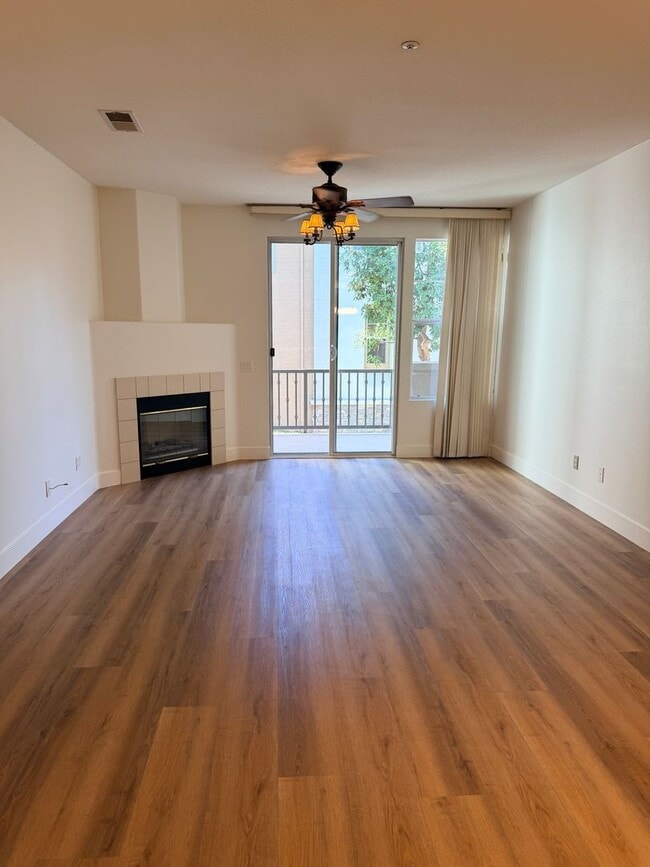 Building Photo - 2 bed 2.5 bath Condo in Camden Park