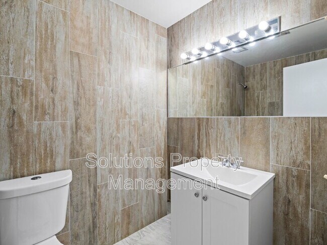 Building Photo - 905 Lisa Dr