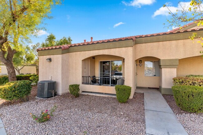Building Photo - "Chic 3-Bed Townhouse with Granite Countertops on West Flamingo Road, Las Vegas!"