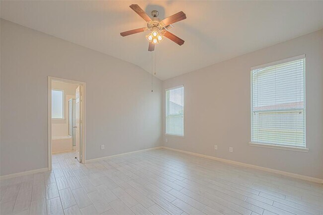 Building Photo - 2502 Oakthorn Ct