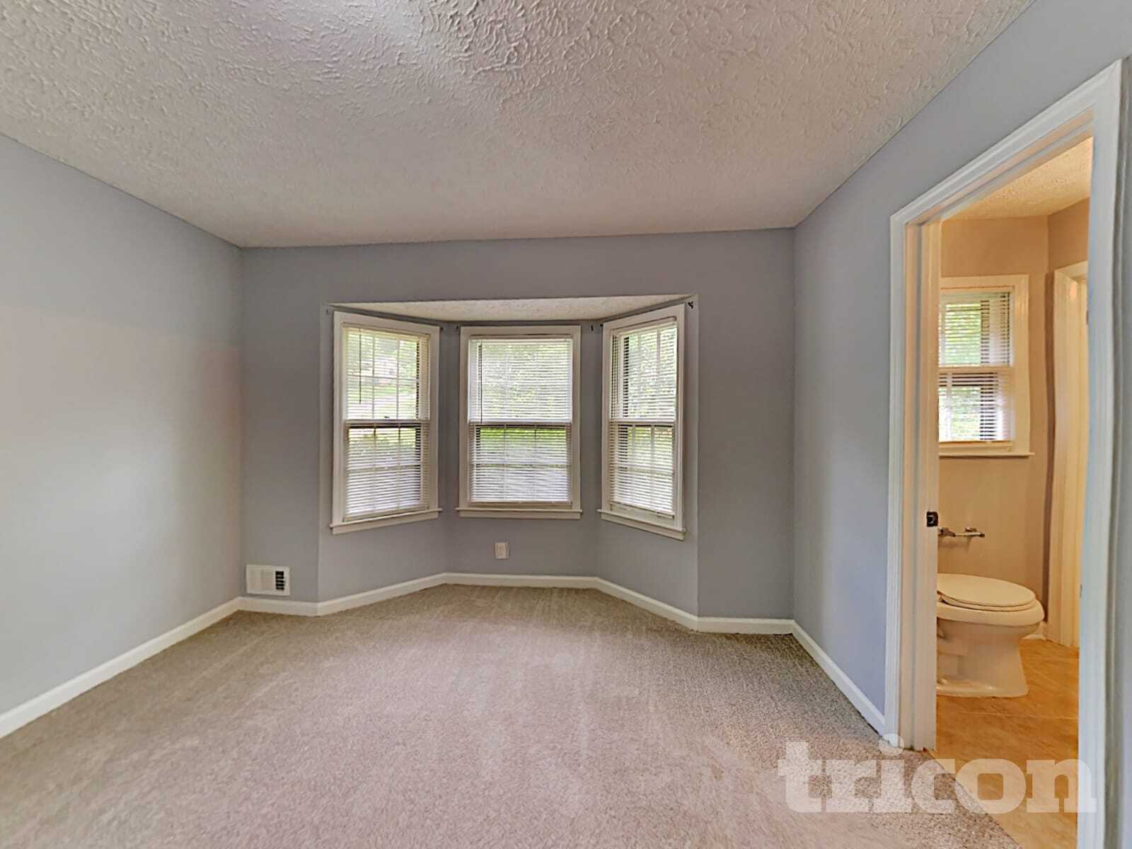 Building Photo - 430 Beaumont Dr SW