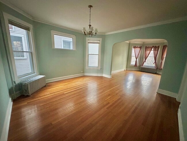 Building Photo - 1340 W Rosedale Ave