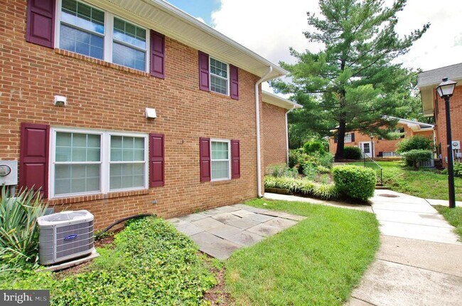 Building Photo - 8612 Walutes Cir