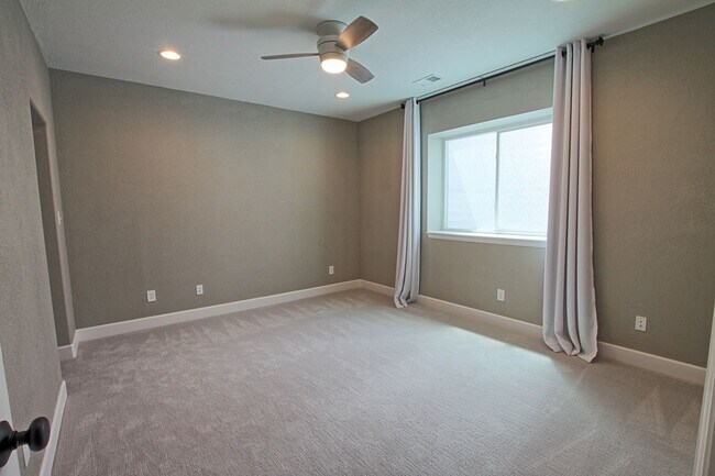 Building Photo - Luxury 5 bed for Rent in Blacktail at The ...