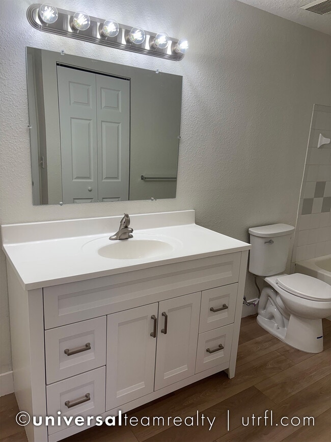 Building Photo - 11510 Villa Grand