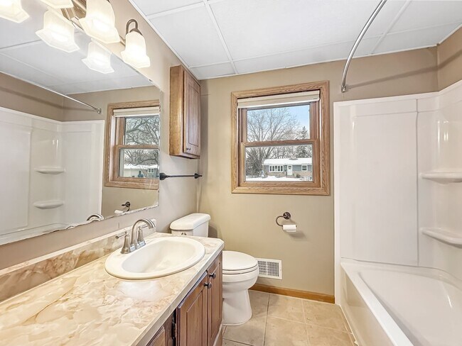 Building Photo - 4624 Maryland Ave N