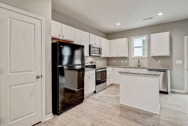 Building Photo - AVAILABLE NOW!  $500 OFF FIRST MONTH'S RENT - Wooded View! |