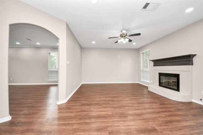 Building Photo - 8522 Sports Haven Dr