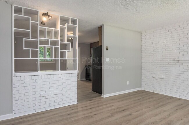 Building Photo - 7742 Holiday Hills Cir