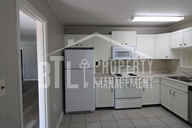 Building Photo - Beautiful Home with a Lakeview! Bonus Sunroom!