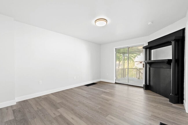 Building Photo - Stunning 5 bedroom home in Mt. Washington available June 1!