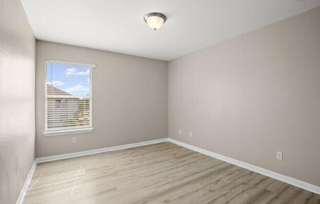 Building Photo - 18600 White Water Cove