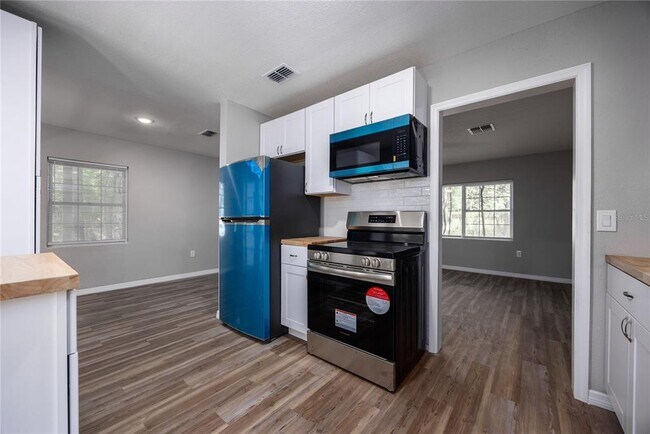 Building Photo - 640 NW 36th Ter