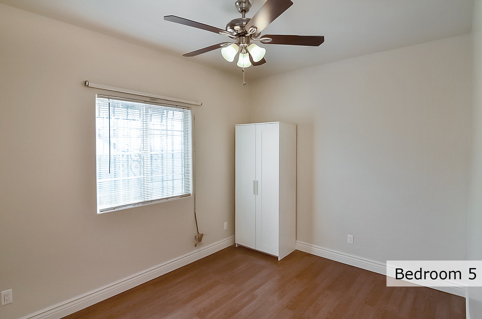 Room 5 - 1234 W 37th Dr