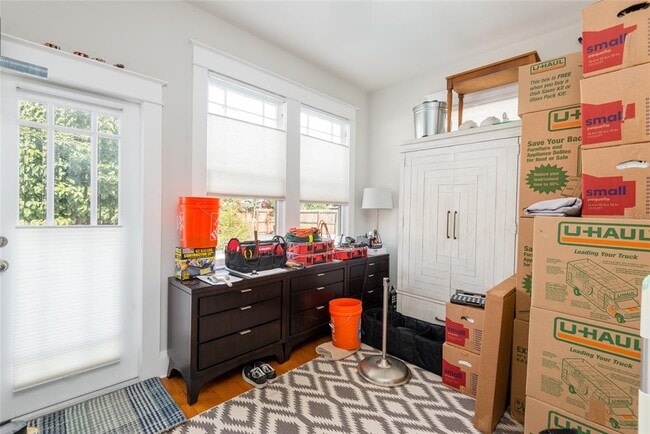 Building Photo - 705 W Alfred St