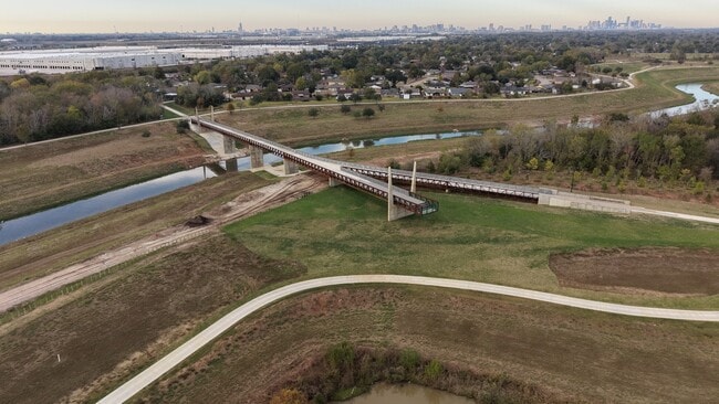 Building Photo - 2913 Crown Gate Dr