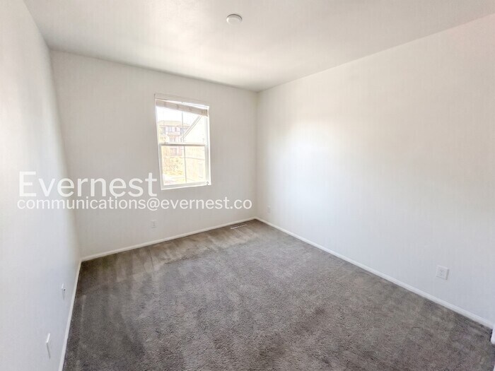 Building Photo - 639 Sedum Ave.