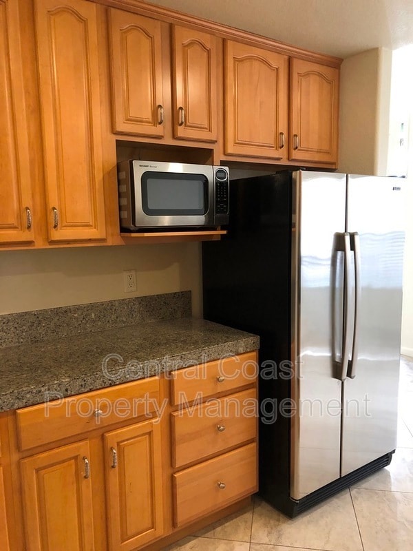 Building Photo - 10 Carmel Cir