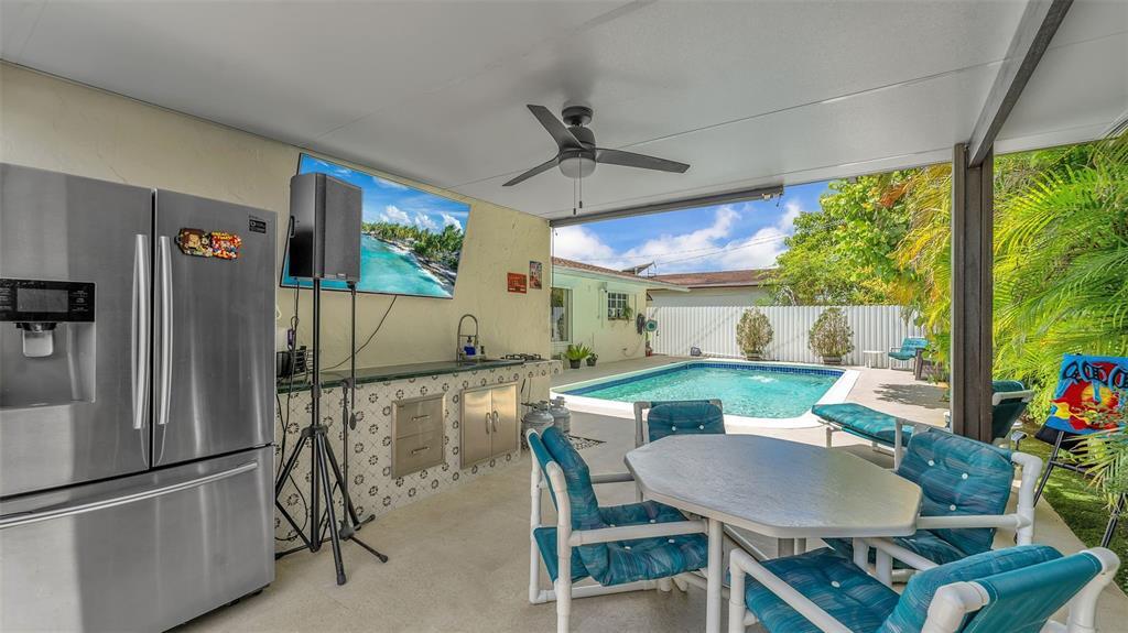 Building Photo - 8425 Southampton Dr