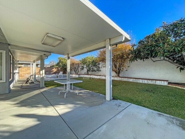 Building Photo - 9564 Peartree Ln