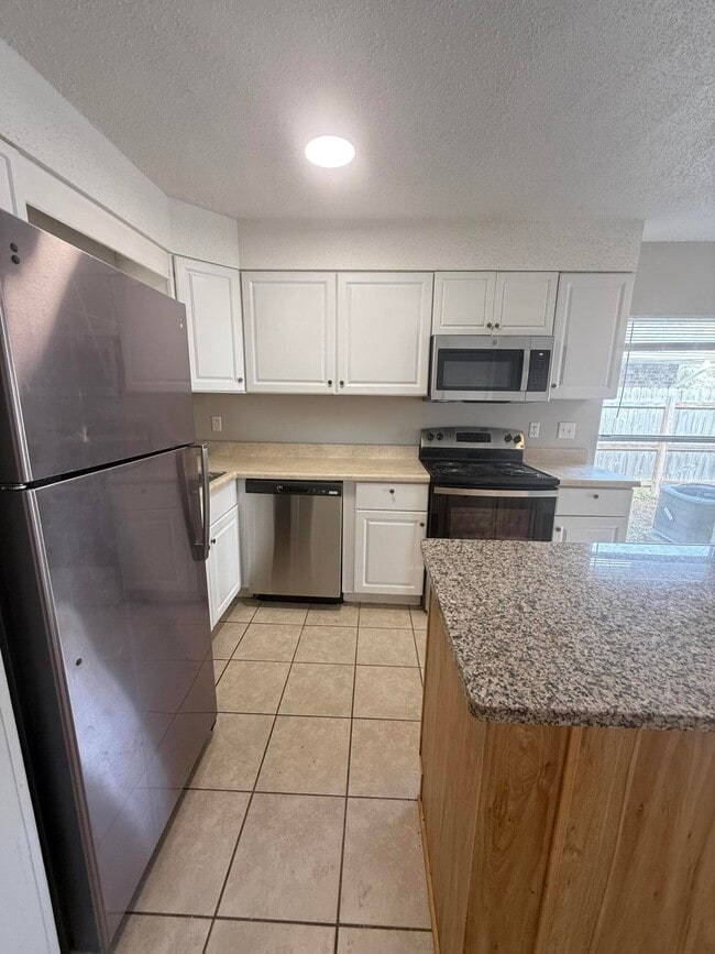 Building Photo - 616 W Sunset Blvd