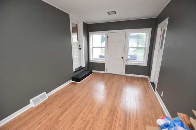 Building Photo - Upgraded South Bend IN home for rent. 2 bedroom 1 bath