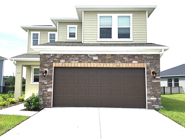 Primary Photo - 1033 Walden Pond Dr