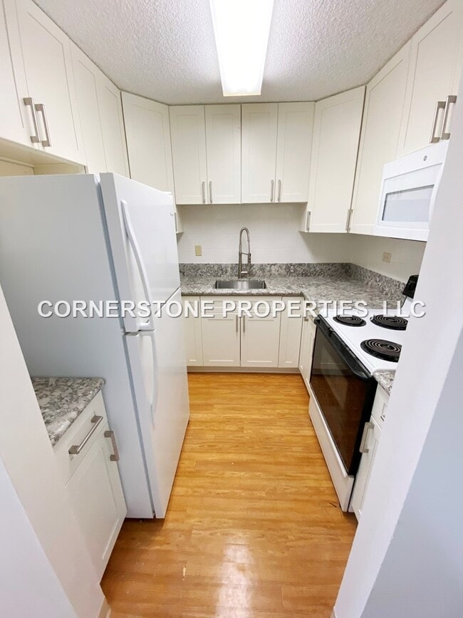 Building Photo - 796 Isenberg St