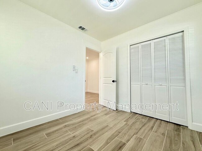 Building Photo - 748 Bethune St