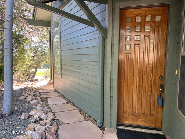 Building Photo - 671 Crosscreek Dr