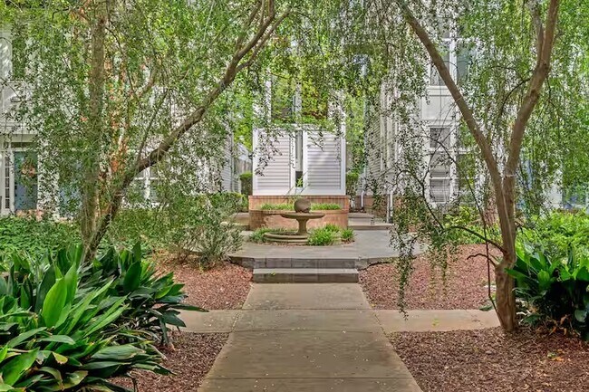 Building Photo - 635 N Alexander St