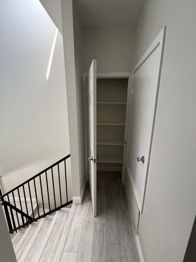 Building Photo - Spacious-Bright 3 Bedroom 2.5 Two story Bathroom Condo