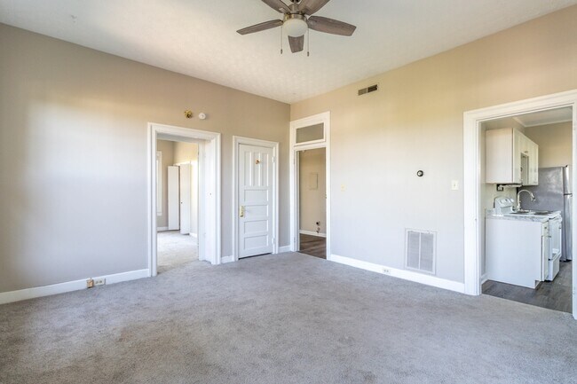Building Photo - 602 Caswell Ave