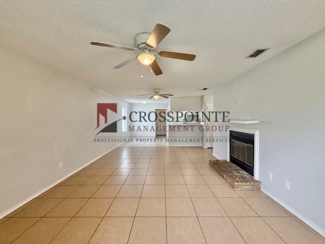 Building Photo - Charming 2 Bed, 1 Bath Duplex!