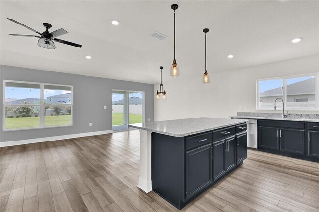 Building Photo - 4595 Plainview Rd