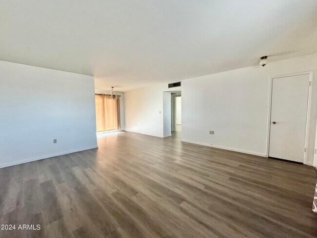 Building Photo - 10012 N 103rd Ave