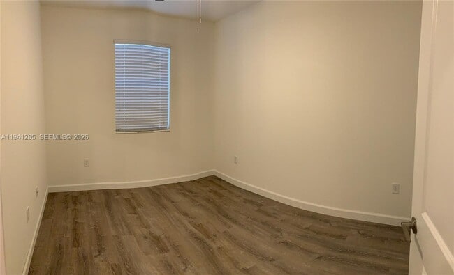 Building Photo - 1271 SE 27th Terrace