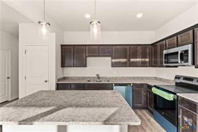 Building Photo - 1ST MONTH RENT FREE