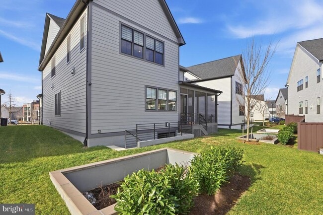 Building Photo - 9725 Lantana Wy