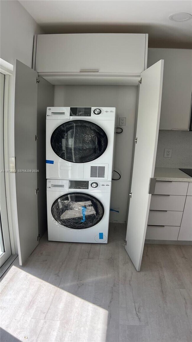 Building Photo - 2800 SW 25th St