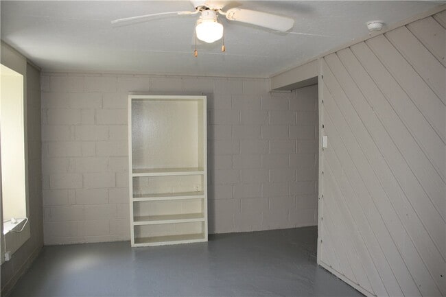 Building Photo - 620 N Leverett Ave