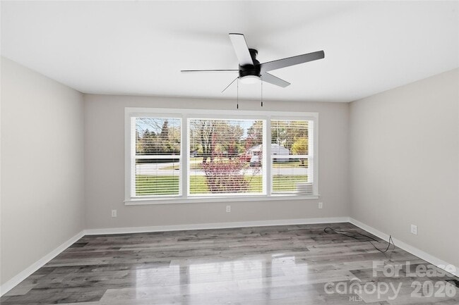 Building Photo - 2301 Shamrock Dr