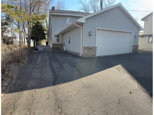 Building Photo - 12617 Old N Shore Dr