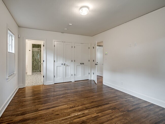 Building Photo - Luxury Living in the Heart of Tulsa