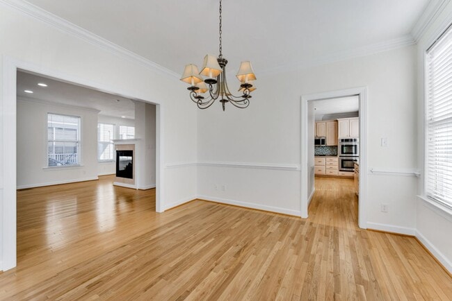 Building Photo - Beautiful Coastal Home for Rent – Ocean View / 17th Bay, Norfolk