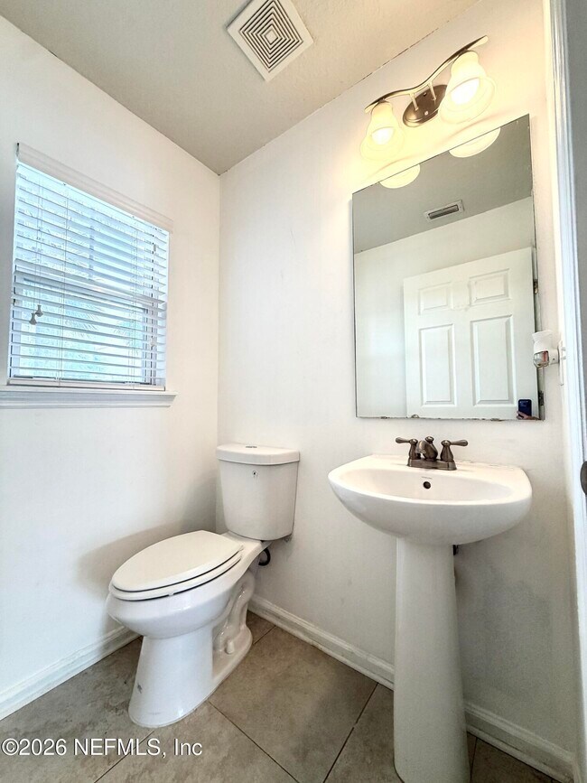 Building Photo - 104 Crete Ct