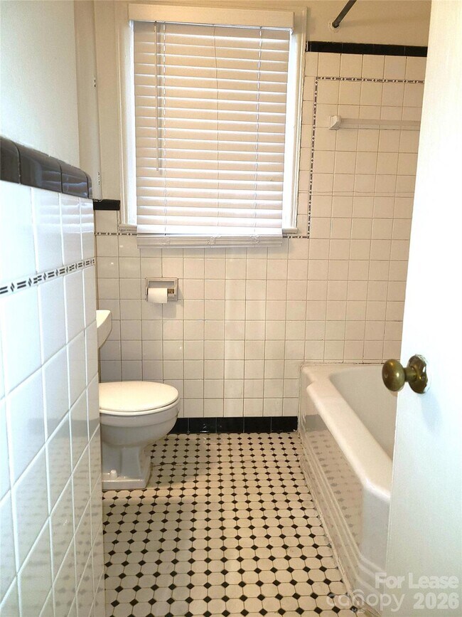 Building Photo - 2245 Crescent Ave